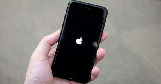 Làm sao để khôi phục lại iPhone XR về trạng thái ban đầu? 
