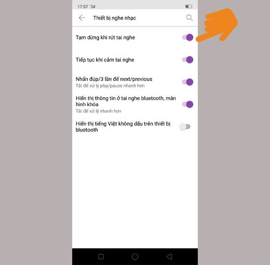 Bật tắt chế độ tự động dừng phát nhạc khi cắm tai nghe