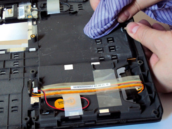 Lu&ocirc;n giữ cho laptop thật sạch sẽ, tr&aacute;nh bụi bẩn