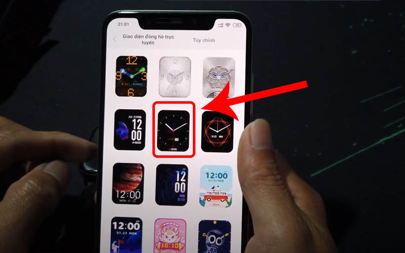 Nhấn vào hình mặt đồng hồ mà bạn mong muốn
