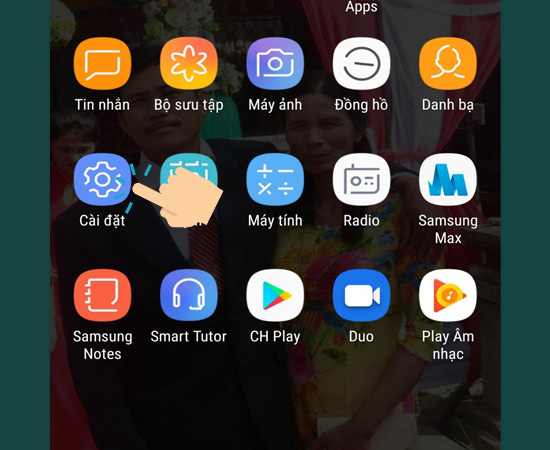 Bước 1: Bạn hãy bấm vào Cài đặt.