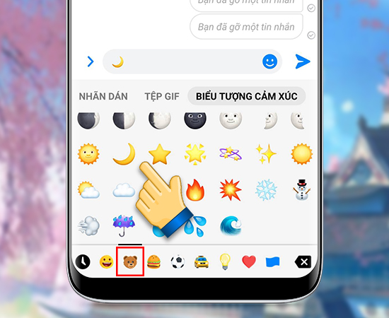 Bước 1: Các bạn vào ứng dụng Messenger và chọn vào cuộc trò chuyện bất kì và chọn gửi icon trăng khuyết.