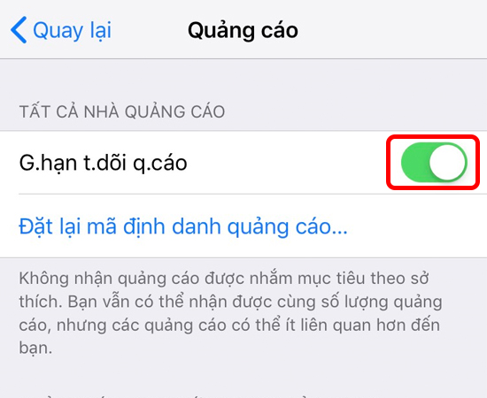 Bước 3: Tiếp đến, các bạn hãy mở tính năng Giới hạn theo dõi quảng cáo lên để tiến hành việc chặn.