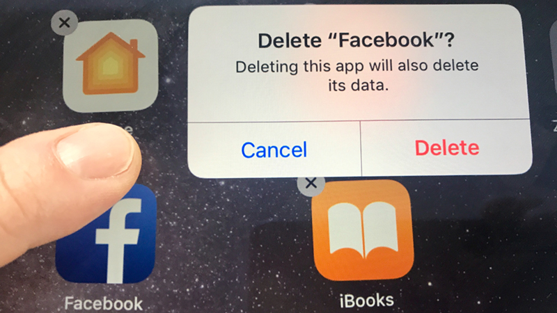 Truy cập App Store để tải lại ứng dụng Facebook sau khi xóa