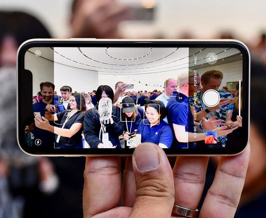 Đối với camera trước thường sẽ được nâng cấp để mở rộng góc hơn để có thể chụp selfie nhóm, không được hỗ trợ thêm camera như mặt sau.