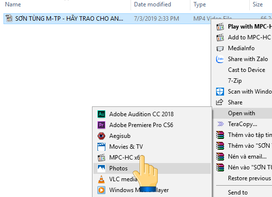  Click chuột phải vào video cần cắt--> Open With--> Photos