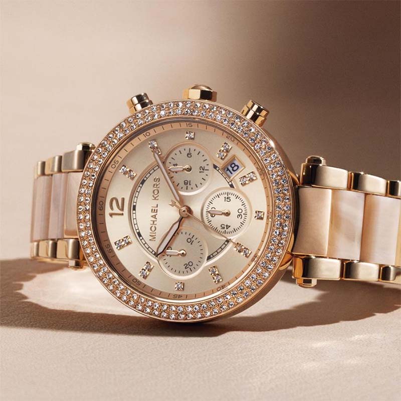 Đa số đồng hồ Michael Kors đều sử dụng bộ máy quartz