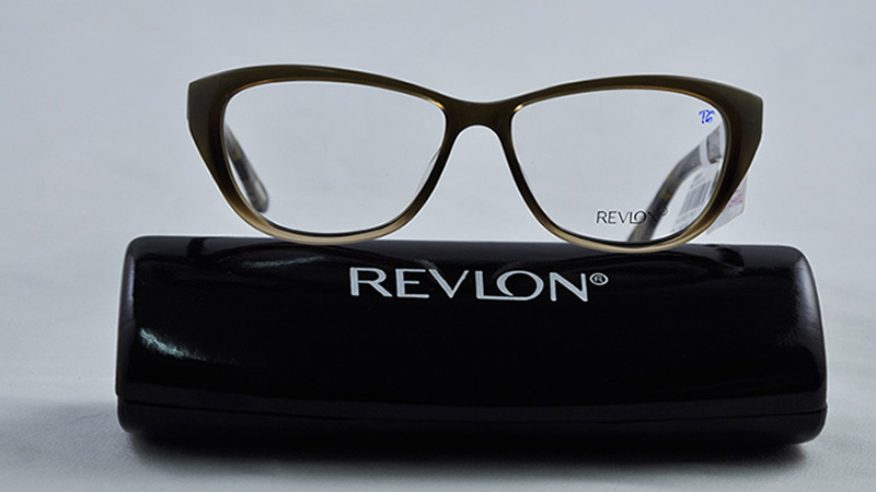 Mắt kính Revlon là của nước nào, có những dòng sản phẩm nào?