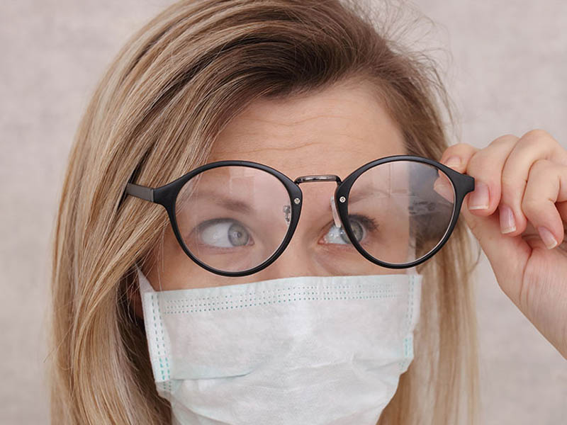 Mắt kính nhựa TR90 phù hợp với người hay ra mồ hôi khi đeo kính