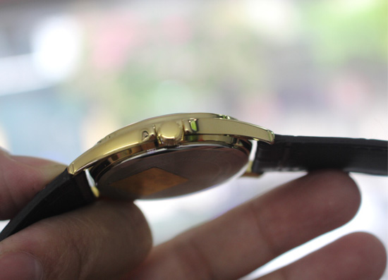 Độ d&agrave;y mặt đồng hồ