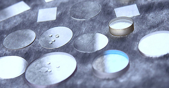 Mặt kính đồng hồ có bao nhiêu loại? Nên chọn loại nào?