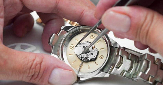 Khi nào đồng hồ nên thay pin? Cách thay pin đồng hồ đeo tay đơn giản