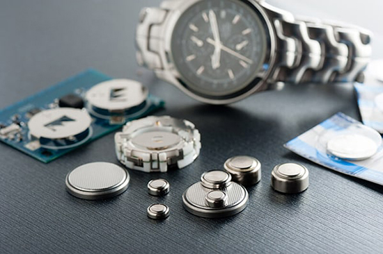 thay-pin-dh Cách thay pin đồng hồ tại nhà