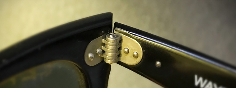 Bản lề của k&iacute;nh chắc chắn