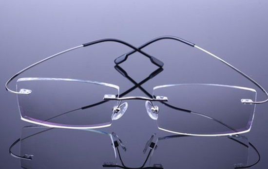  Rimless glass: is a type of glasses without a rim, the lenses are made of super hard material and are drilled to attach glasses.