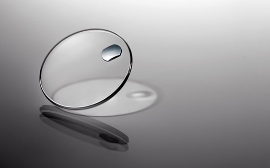 nen-chon-dong-ho-mat-da-sapphire-hay-kinh-cung-c