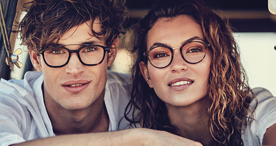 Cách chọn mua mắt kính phù hợp nhất với màu da và màu tóc