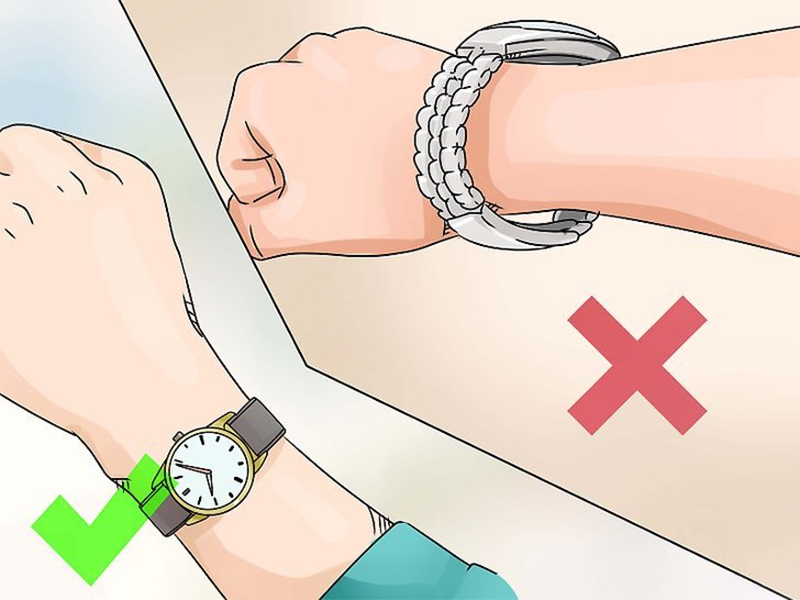 Đeo đồng hồ lỏng hay chặt