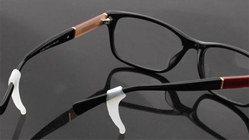 Bạn có thể mua các móc tai chống trượt cho kính để giúp kính không bị tuột nữa