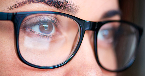 Cầu kính là gì? Cách lựa chọn cầu kích phù hợp với khuôn mặt