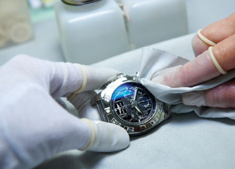 Vệ sinh bằng vải mềm