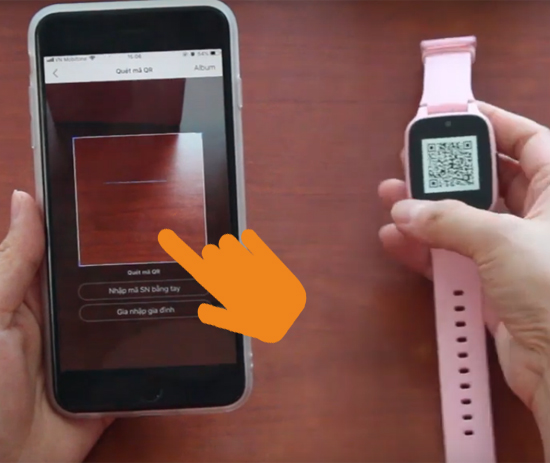 Quét mã QR để tiến hành đồng bộ đồng hồ và điện thoại
