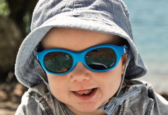 Những lợi ích khi cho trẻ đeo kính mát và các lưu ý khi chọn mua