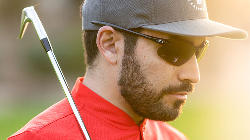 Sử dụng kính chơi golf có thể bảo vệ đôi mắt khỏi những loại ánh sáng độc hại
