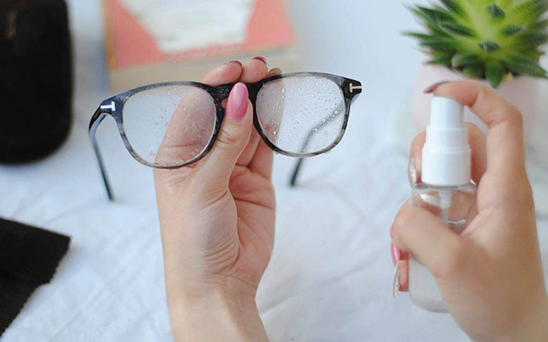 Vệ sinh k&iacute;nh của b&eacute; thường xuy&ecirc;n