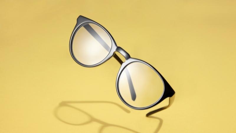 Mặt h&igrave;nh vu&ocirc;ng n&ecirc;n chọn k&iacute;nh c&oacute; h&igrave;nh oval