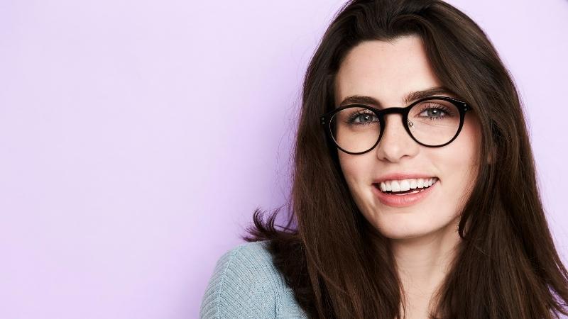 Chọn m&agrave;u mắt k&iacute;nh gần với m&agrave;u t&oacute;c