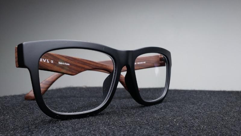 Khu&ocirc;n mặt tr&aacute;i xoan c&oacute; thể đeo mọi loại k&iacute;nh