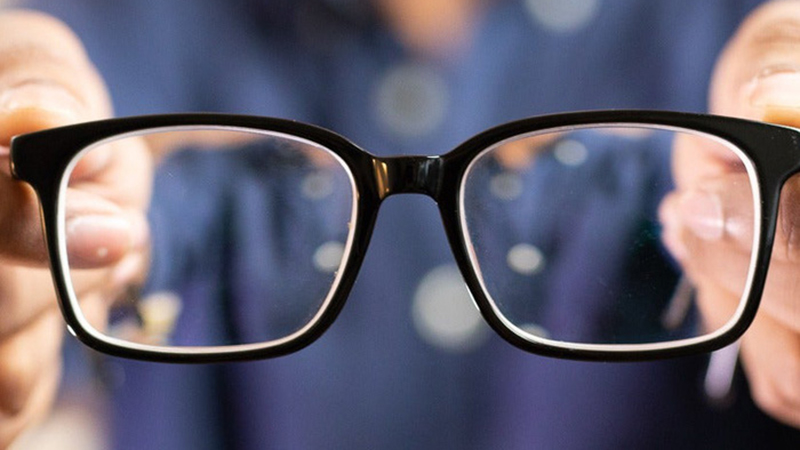 Cận bao nhiêu độ thì nên đeo kính? Có nên đeo kính cận thường xuyên?