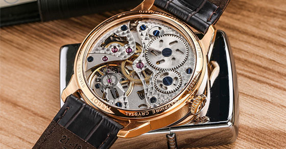 Chân kính đồng hồ là gì? Điều cần biết khi mua đồng hồ có chân kính