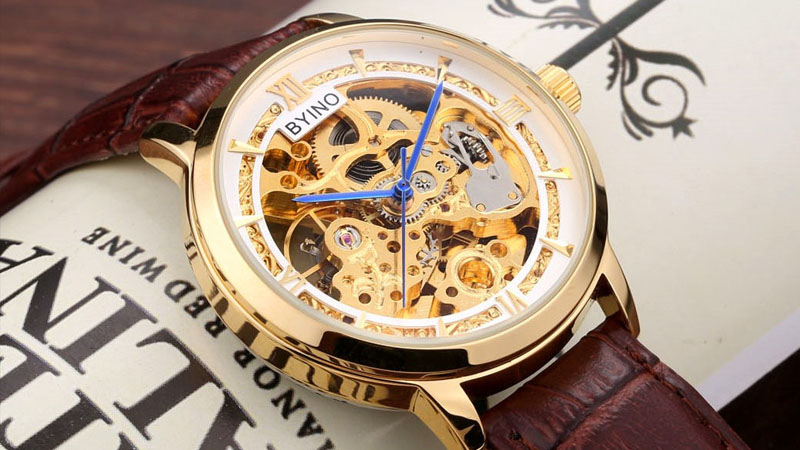 Lưu ý khi chọn mua đồng hồ có chân kính