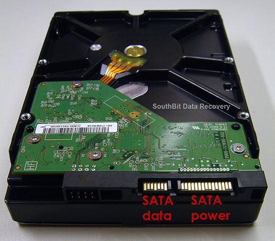 Ổ cứng HDD với chuẩn SATA.