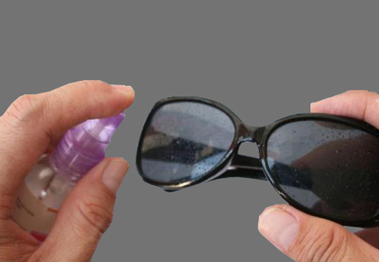 Use clean soft cloth and glasses to clean the lenses.