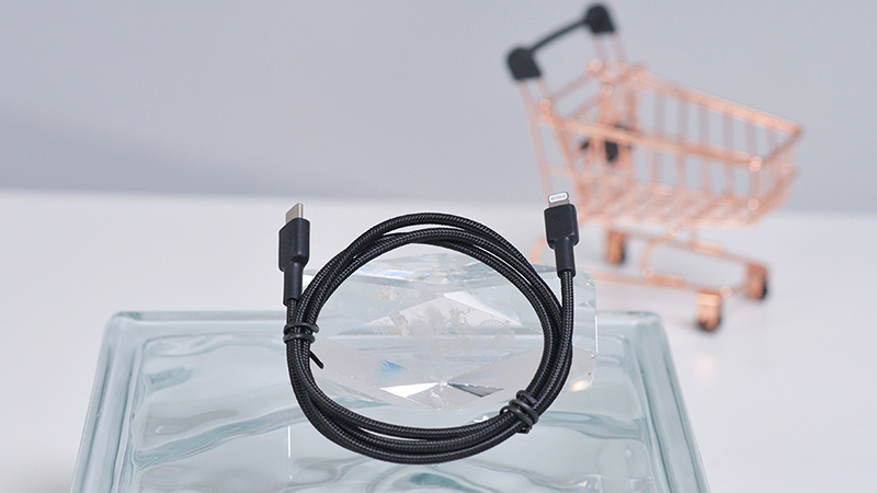 C&aacute;p sạc Aukey bền bỉ v&agrave; cứng c&aacute;p 