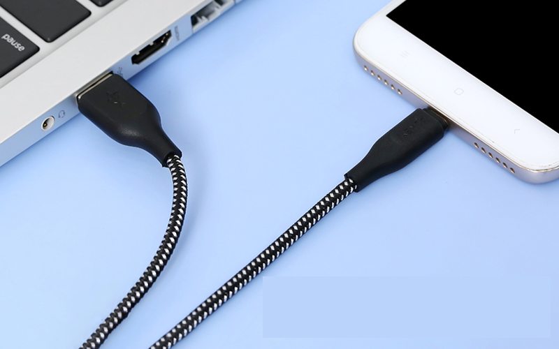 C&aacute;p Aukey n&agrave;y với thiết kế với 1 đầu Micro USB