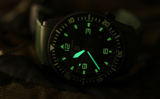 Ưu điểm của Tritium l&agrave; ph&aacute;t s&aacute;ng li&ecirc;n tục trong khoảng 12.3 năm m&agrave; kh&ocirc;ng cần xạc