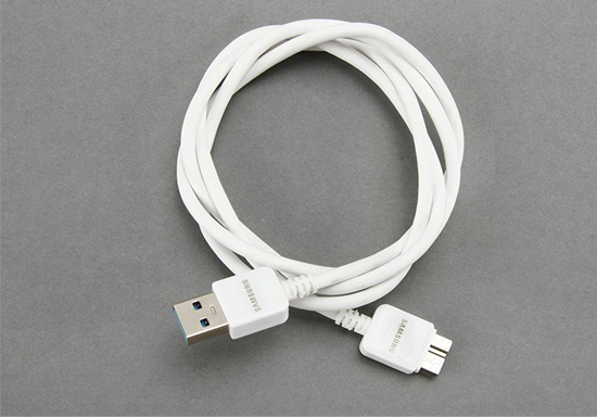 Cáp sạc Samsung có thiết kế nhỏ gọn, tinh tế; chiều dài dây vừa phải