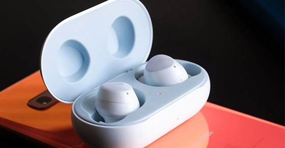 Tai nghe Samsung của nước nào? Dùng có tốt không? Nên mua không?