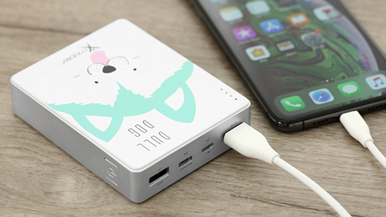 Bạn có thể mang 20 viên pin sạc dự phòng 10.000 mAh Xmobile Gram 4 Dull Dog (ảnh phía trên) lên máy bay dưới dạng hành lý xách tay