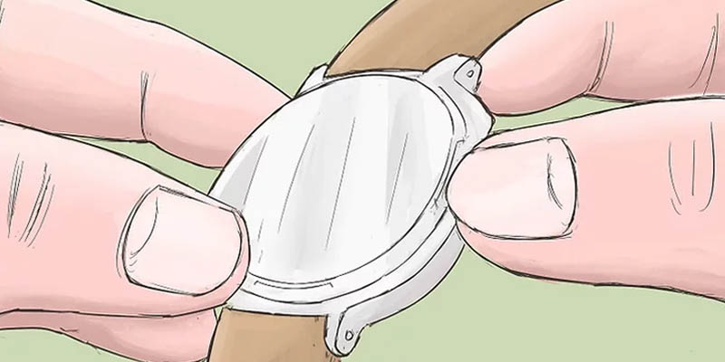 thực hiện mở bản lề của đồng hồ