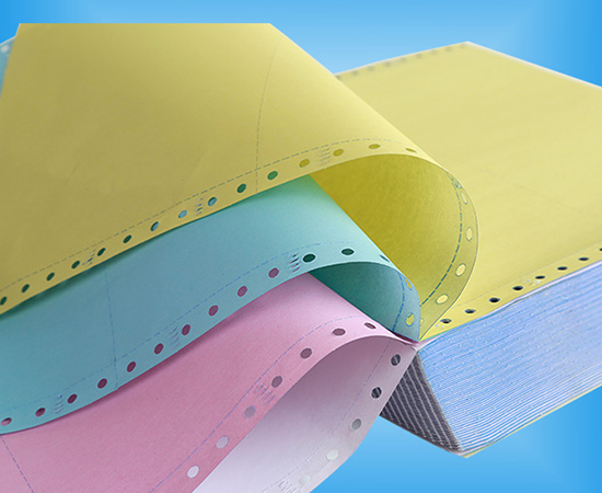 Giấy Cacbonless được làm từ bột giấy nguyên chất, trên bề mặt giấy được phủ một lớp chất hóa học đóng vai trò là thuốc nhuộm