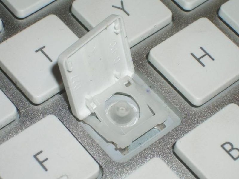 Hướng dẫn cách tháo nút bàn phím laptop để vệ sinh, thay thế chi ...