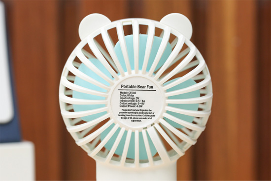 th&ocirc;ng số quạt sạc mini