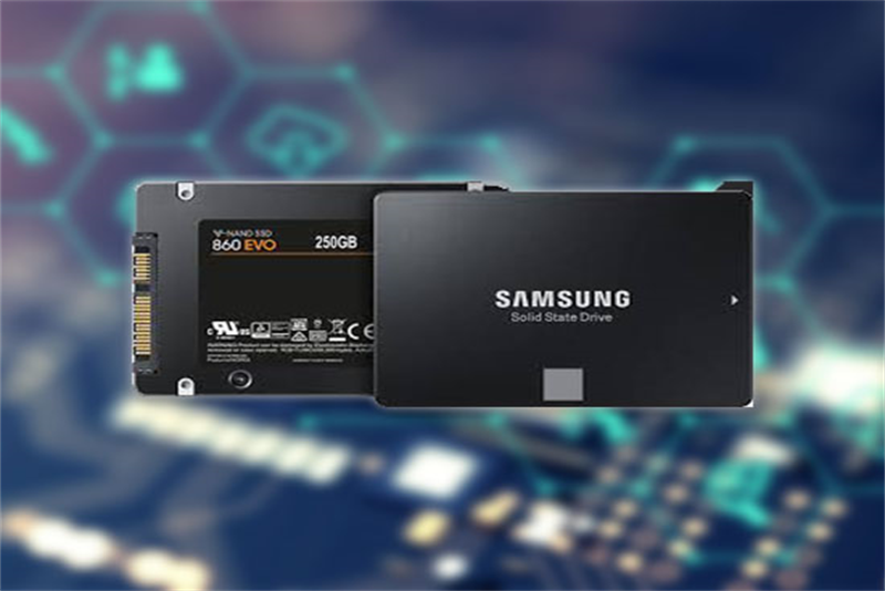 +2.5 SATA (Serial ATA): là loại SSD phổ biến nhất. Dễ dàng cài đặt và có kích thước tương tự các ổ cứng HHD gắn laptop.