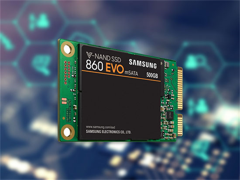+mSATA: là SSD dạng SATA với cổng kết nối dạng nhỏ phù hợp với các dòng máy tính nhỏ, nhẹ. Trên thực tế thì những ổ cứng SSD mSATA chỉ có kích thước nhỏ hơn nhiều so với ổ cứng SSD SATA 2.5 Inch.