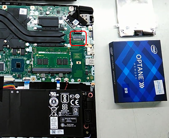 Mở bộ phận bên trong của laptop ra và đây là vị trí lắp đặt của Intel® Optane™ của máy.